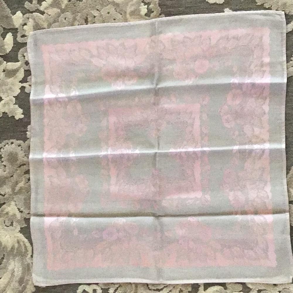 Vintage damask napkins.Set of four. 18inx18in.